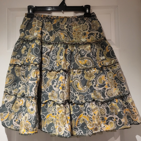Floral Patterned Skirt in Gray and Yellow - Picture 1 of 6